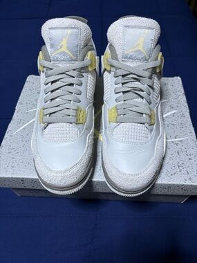 Jordan 4 Retro SE Craft Photon Dust 2023 
Size 10